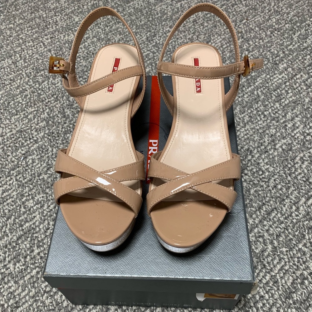 Prada Vernice Nudo Wedge
